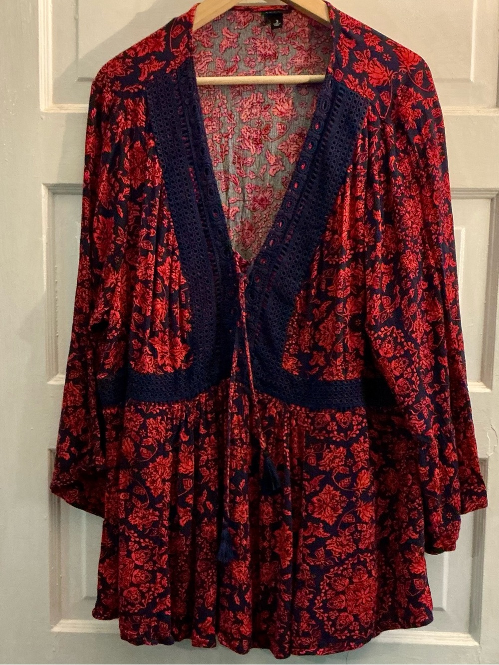 Torrid Size 3 Floral Boho Babydoll Tunic Top Navy Red Eyelet Lace